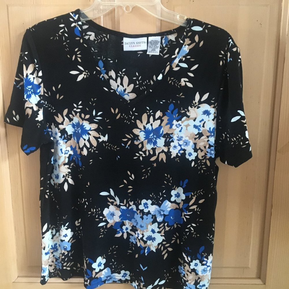 Jaclyn Smith V-Neck Pull-Over Stretch Top - Size Large
